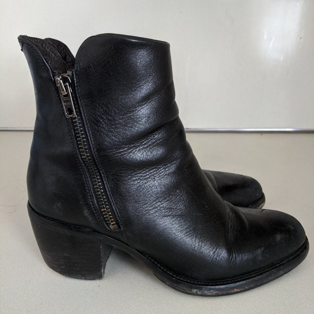 Boemos Leather Ankle Boots Black, Size 7.5